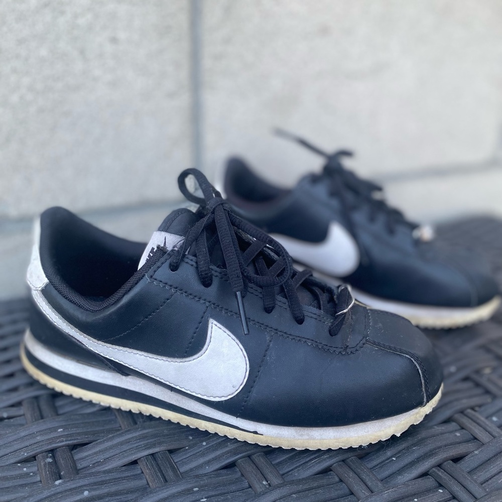 Black Nike cortez size 5 kids women size 6.5